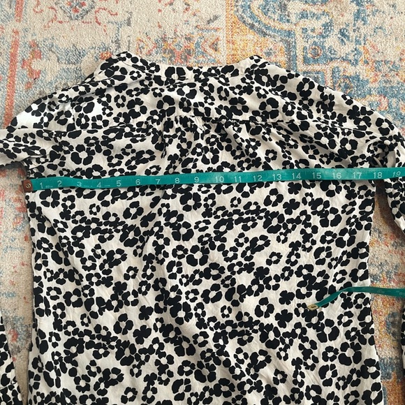 Loft floral black and white silky popover button down blouse - Picture 6 of 7